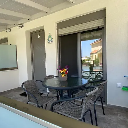 Aparthotel Harmony & 3*